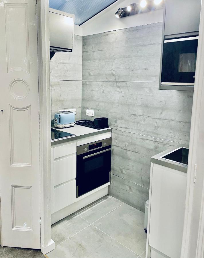 Deluxe Studios With Spa Included Portsmouth Exterior foto